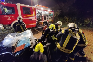 2021-10-18 Technische Hilfeleistung Hebekissen, Rettungssatz, Plasmaschneider