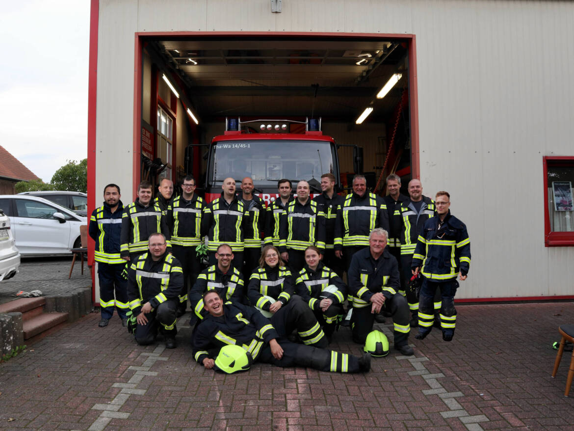 2021-08-Gruppenbild-Feuerwehr-Hoehfroeschen-neu-scaled.jpg